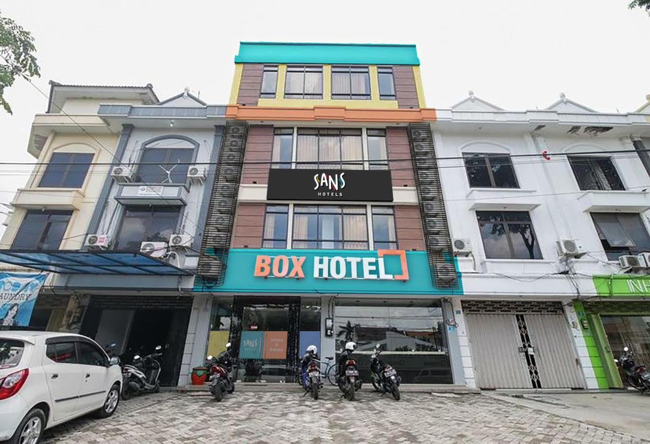 Sans Hotel Kupang Indah Surabaya By Reddoorz Екстер'єр фото