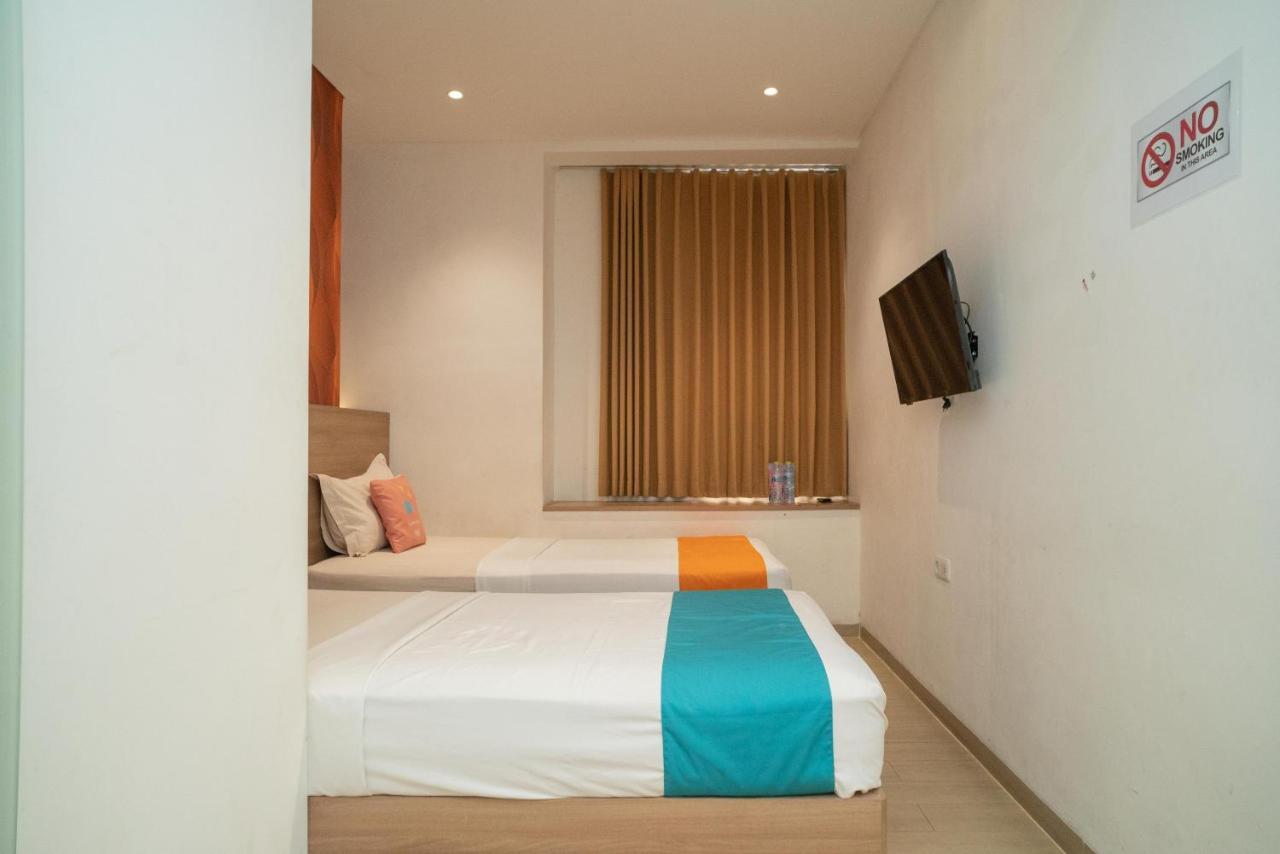 Sans Hotel Kupang Indah Surabaya By Reddoorz Екстер'єр фото