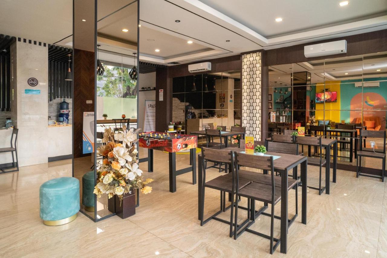 Sans Hotel Kupang Indah Surabaya By Reddoorz Екстер'єр фото