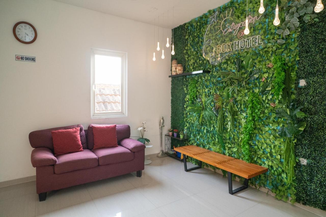 Sans Hotel Kupang Indah Surabaya By Reddoorz Екстер'єр фото