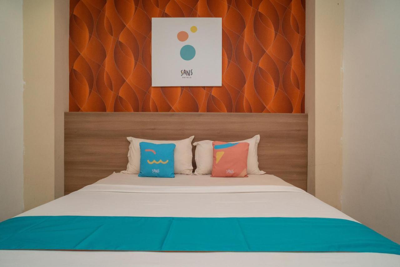 Sans Hotel Kupang Indah Surabaya By Reddoorz Екстер'єр фото