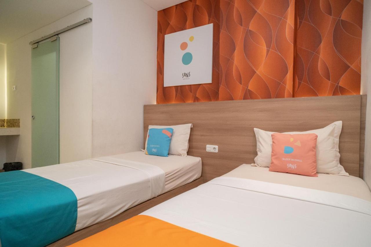 Sans Hotel Kupang Indah Surabaya By Reddoorz Екстер'єр фото