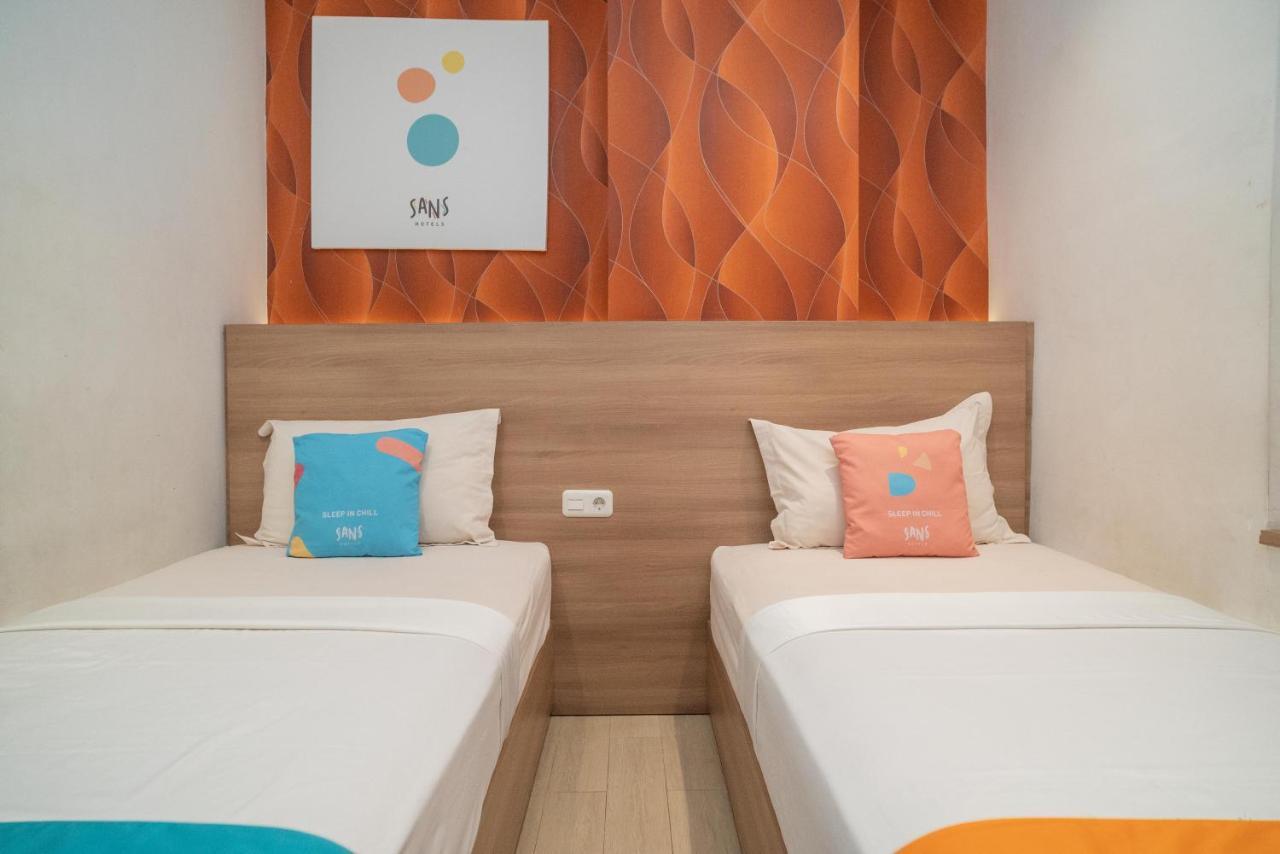 Sans Hotel Kupang Indah Surabaya By Reddoorz Екстер'єр фото