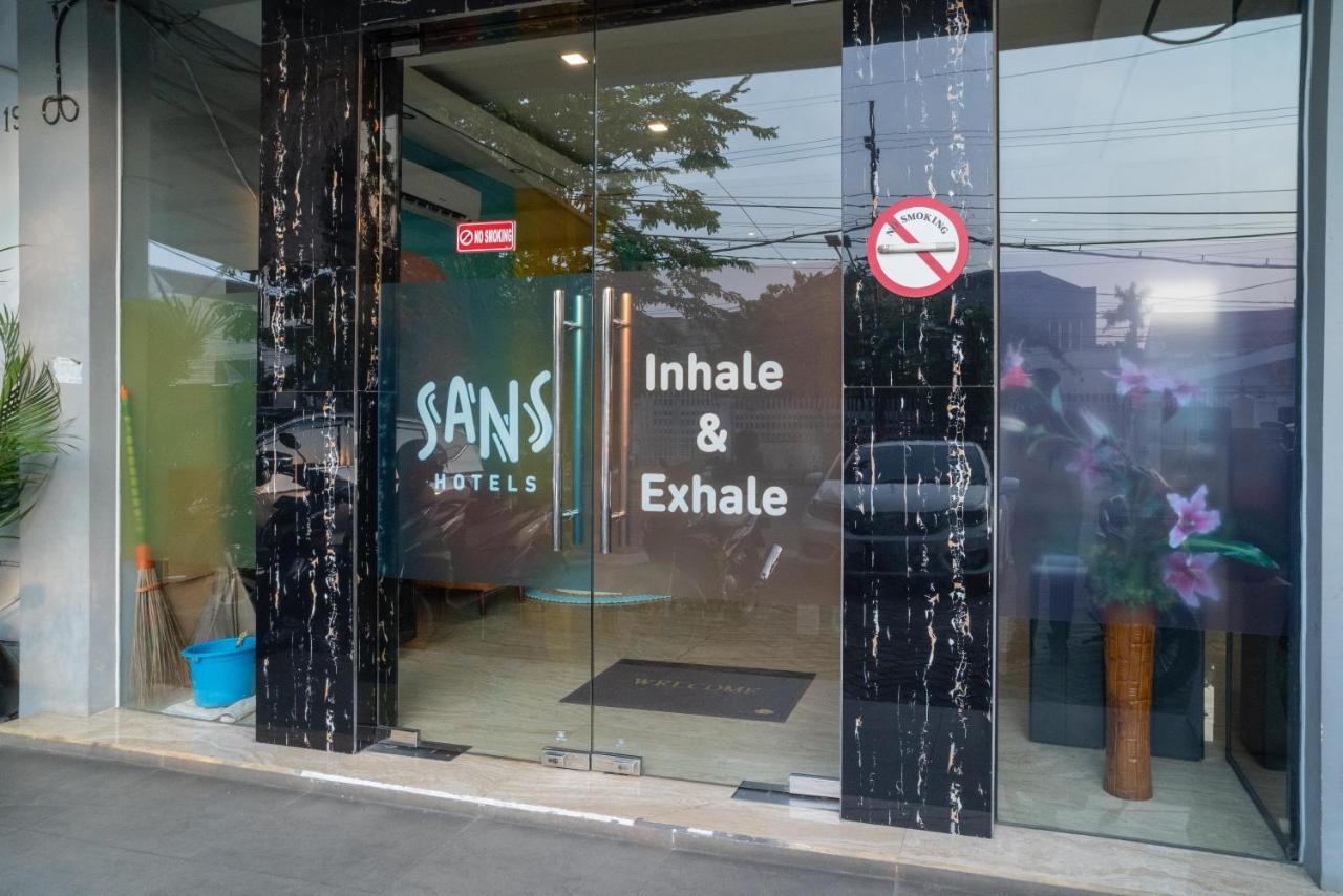 Sans Hotel Kupang Indah Surabaya By Reddoorz Екстер'єр фото