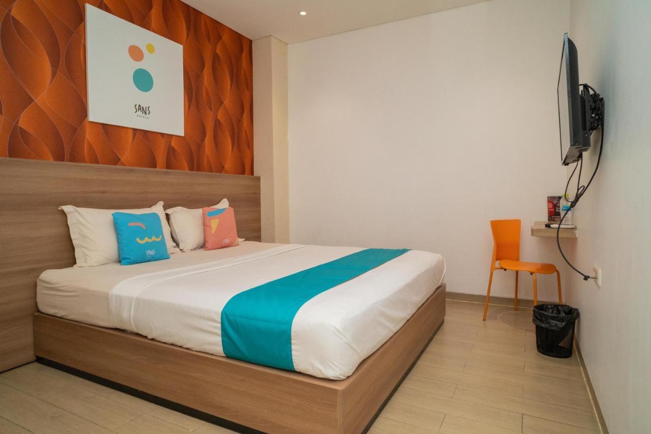 Sans Hotel Kupang Indah Surabaya By Reddoorz Екстер'єр фото