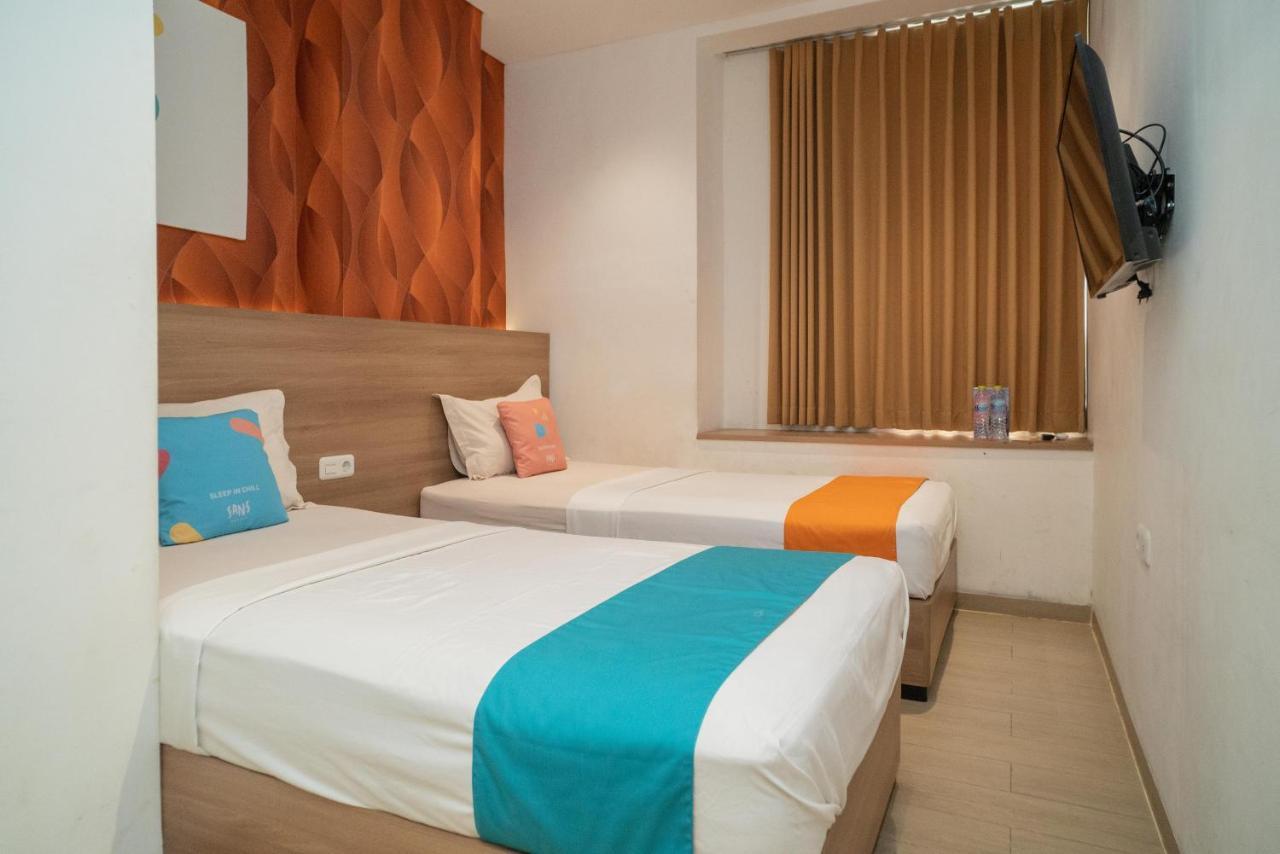 Sans Hotel Kupang Indah Surabaya By Reddoorz Екстер'єр фото