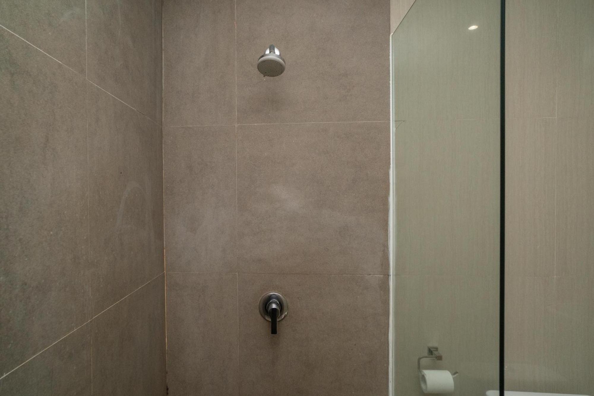 Sans Hotel Kupang Indah Surabaya By Reddoorz Екстер'єр фото