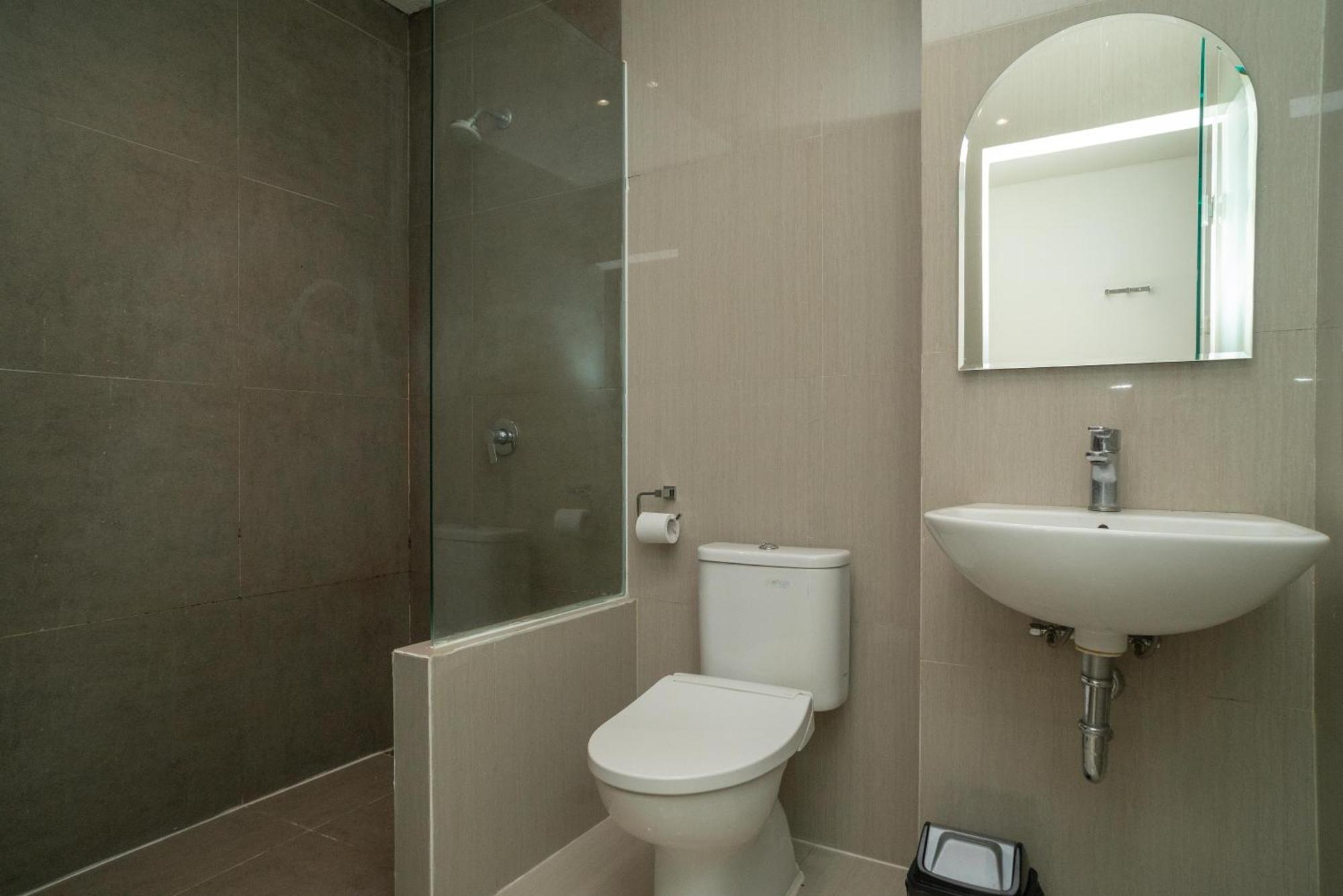 Sans Hotel Kupang Indah Surabaya By Reddoorz Екстер'єр фото
